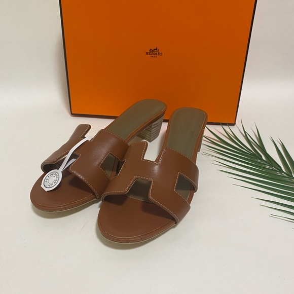Hermes Brown Leather Heels Luxurious Design🍁🌿💥💕 - Picture 1 of 9